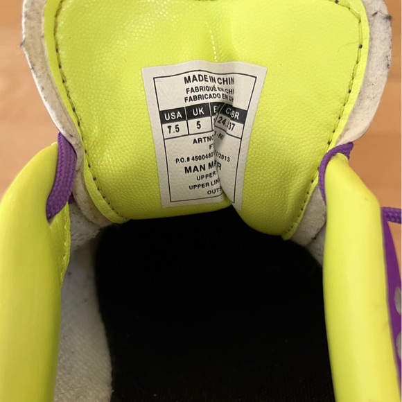 Underarmor Women’s Burst Cleats - Picture 6 of 7